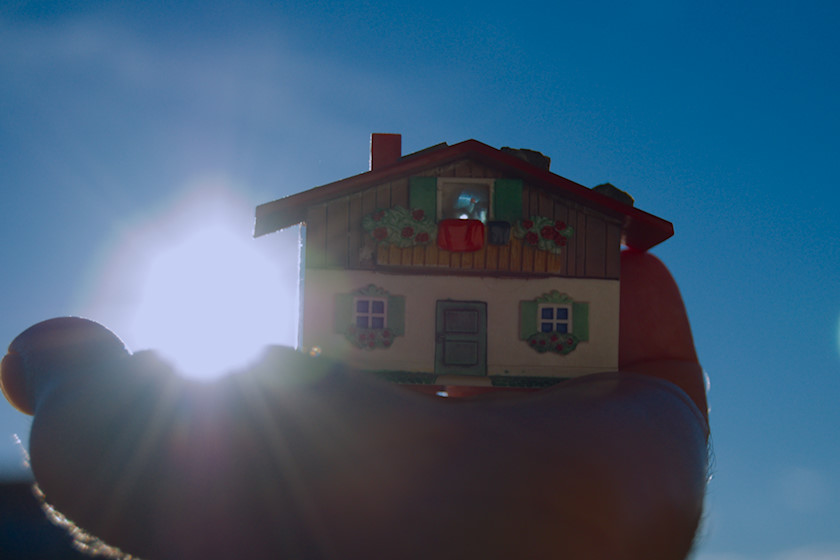 Minihus med bildspel från Österrike [foto: Henrik Hemrin]