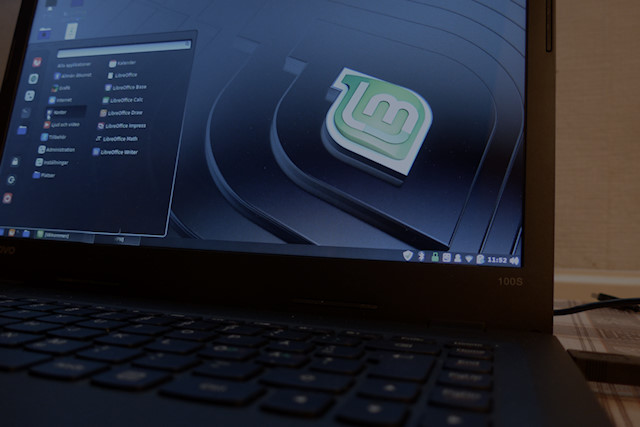 Linux Mint Cinnamon Desktop [photo: Henrik Hemrin]