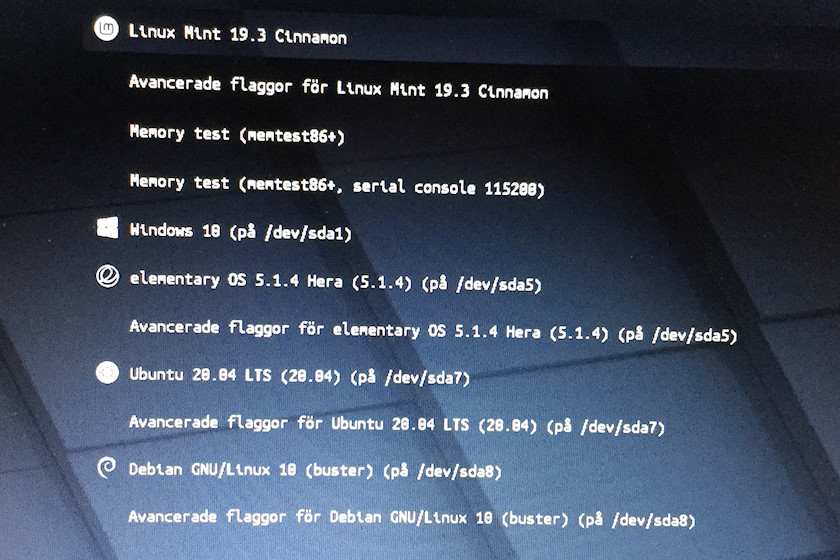 My GRUB menu after installing Linux Mint. Five OS in the menu! [photo: Henrik Hemrin]