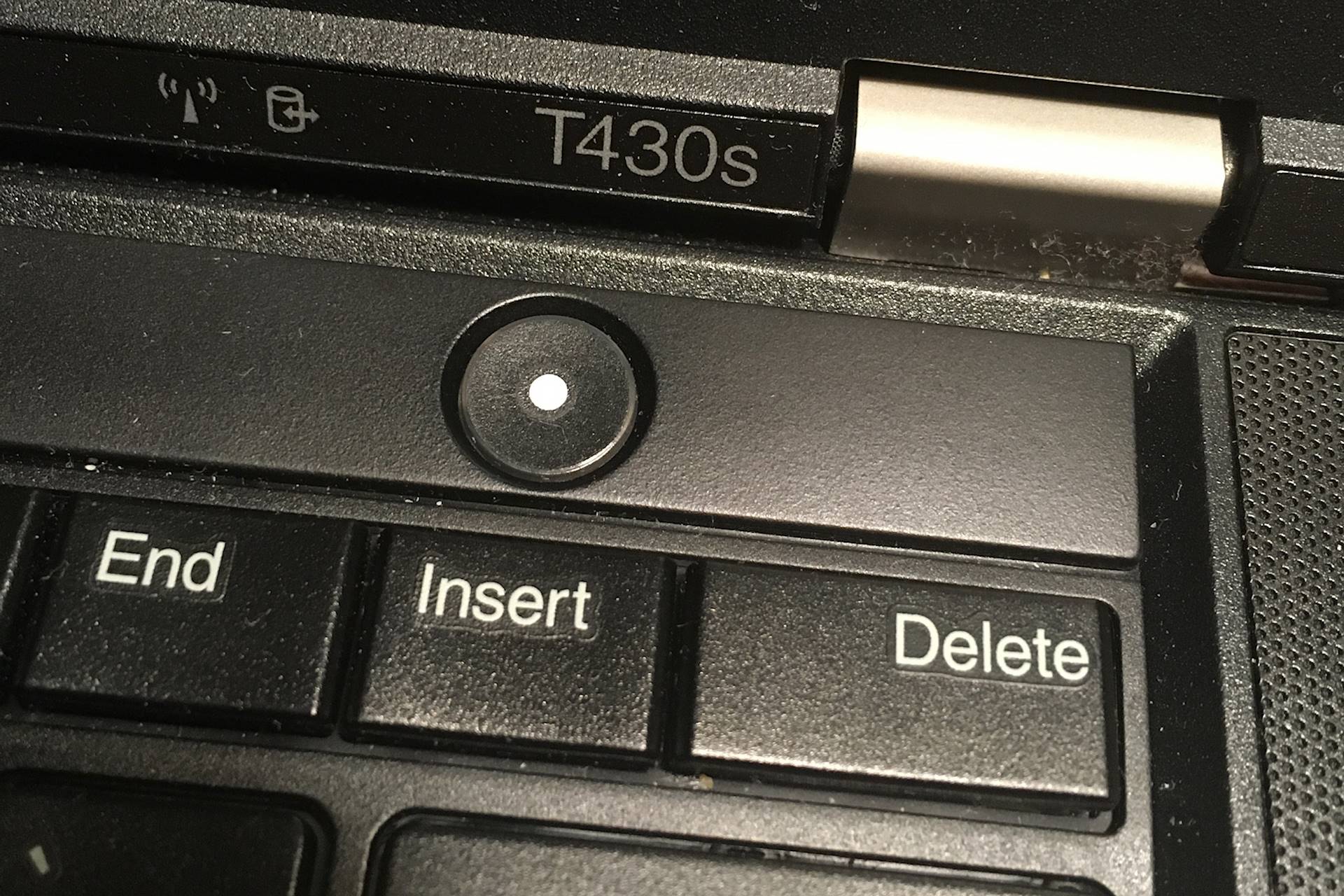 Power button [photo: Henrik Hemrin]