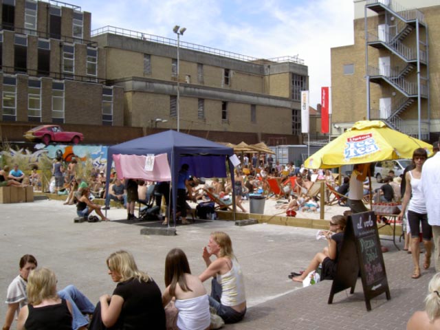 Beach in London [Photo Henrik Hemrin]