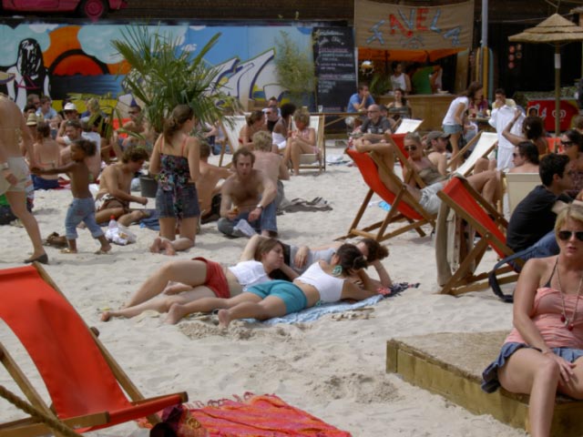 Beach in London [photo Henrik Hemrin]