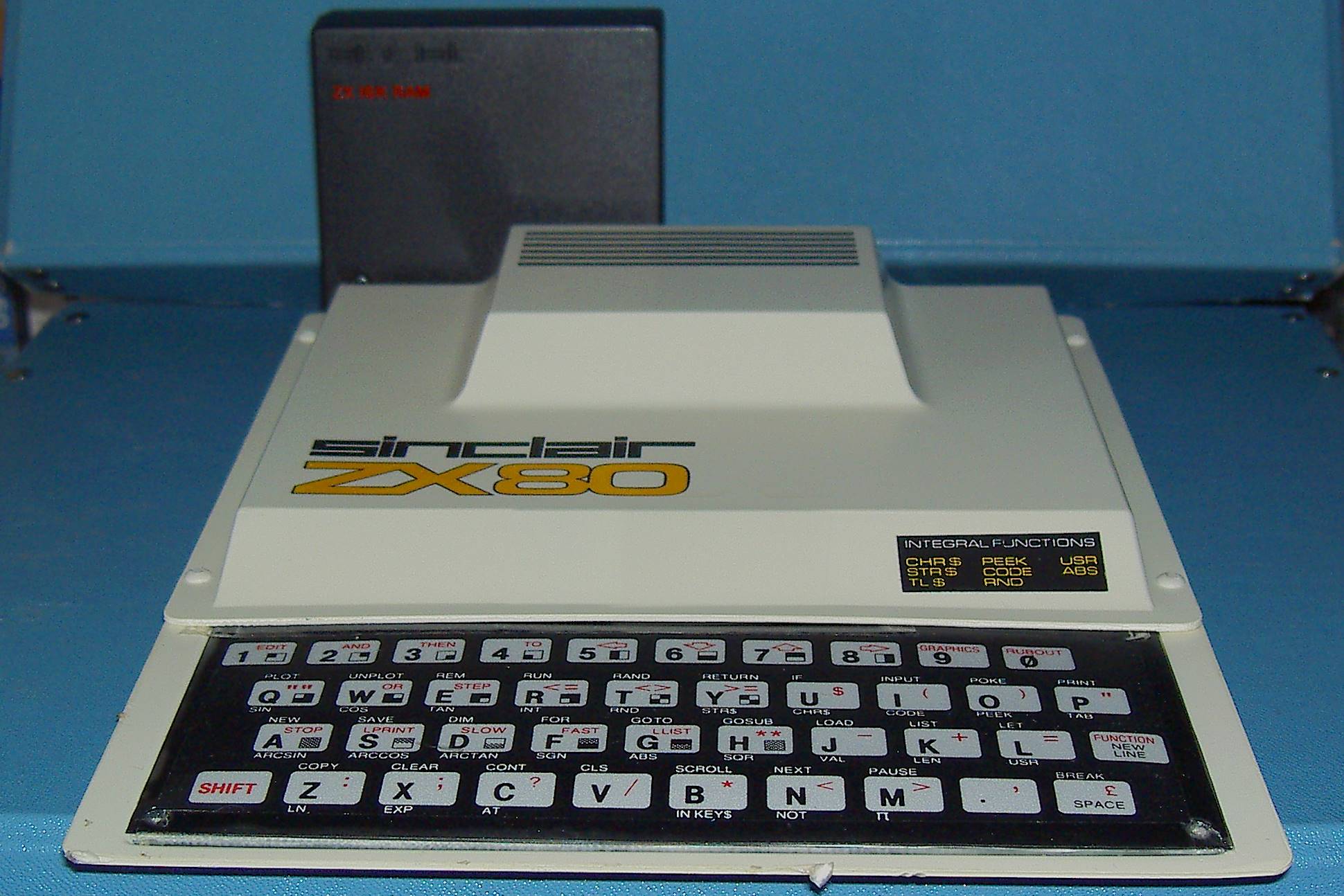 Sinclair ZX80, upgraded to ZX81 (incl new keyboard plate) and extended with 16 k RAM at the back end [photo: Henrik Hemrin]